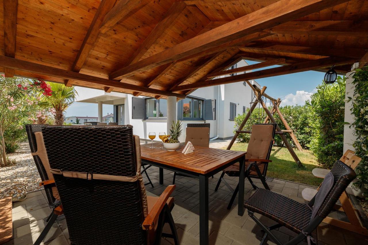פריבלאקה Malo Ferienvilla Privlaka, Pool, Boje, Wi-Fi, Wallbox מראה חיצוני תמונה
