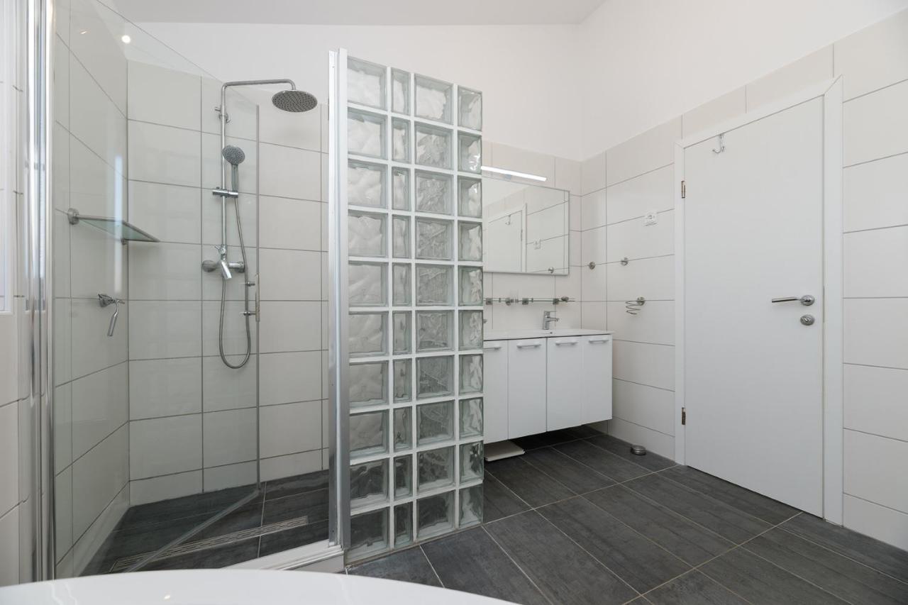 פריבלאקה Malo Ferienvilla Privlaka, Pool, Boje, Wi-Fi, Wallbox מראה חיצוני תמונה