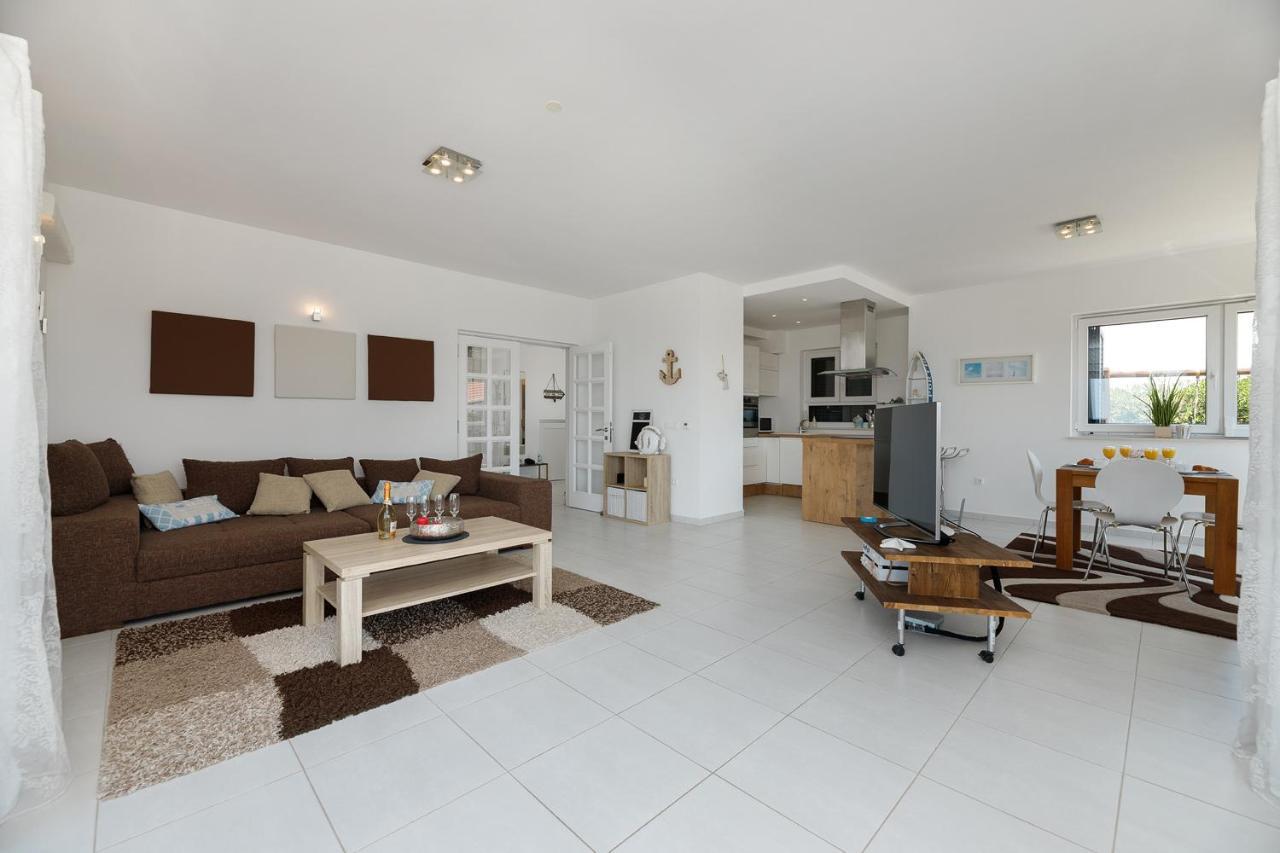 פריבלאקה Malo Ferienvilla Privlaka, Pool, Boje, Wi-Fi, Wallbox מראה חיצוני תמונה