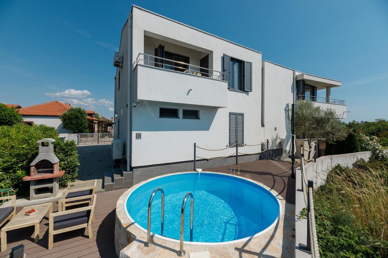 פריבלאקה Malo Ferienvilla Privlaka, Pool, Boje, Wi-Fi, Wallbox מראה חיצוני תמונה